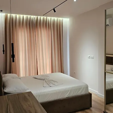 Airport Apartment *